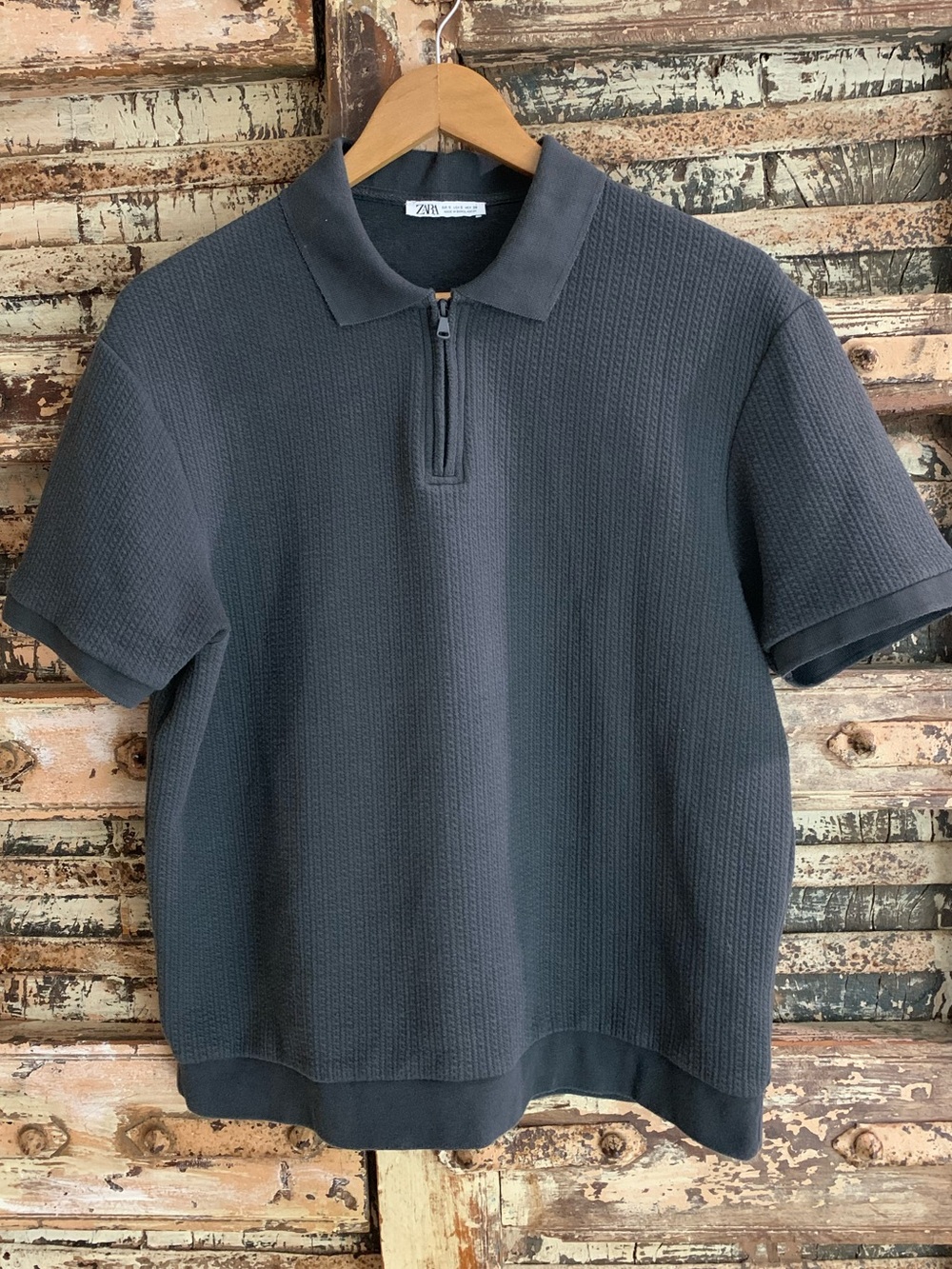 Zara Men’s Soft Dark Gray Olive Short Sleeve Zip Textured Knit Polo, Relaxed, S